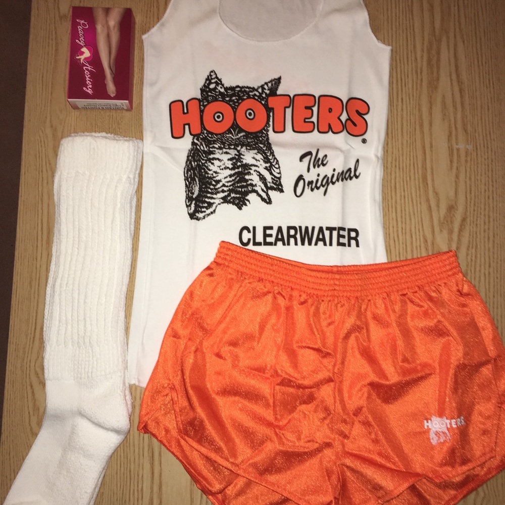 New Hooters Girl Vintage Uniform Tank Shorts Pantyhose XL Length Socks Size XS - Picture 1 of 16